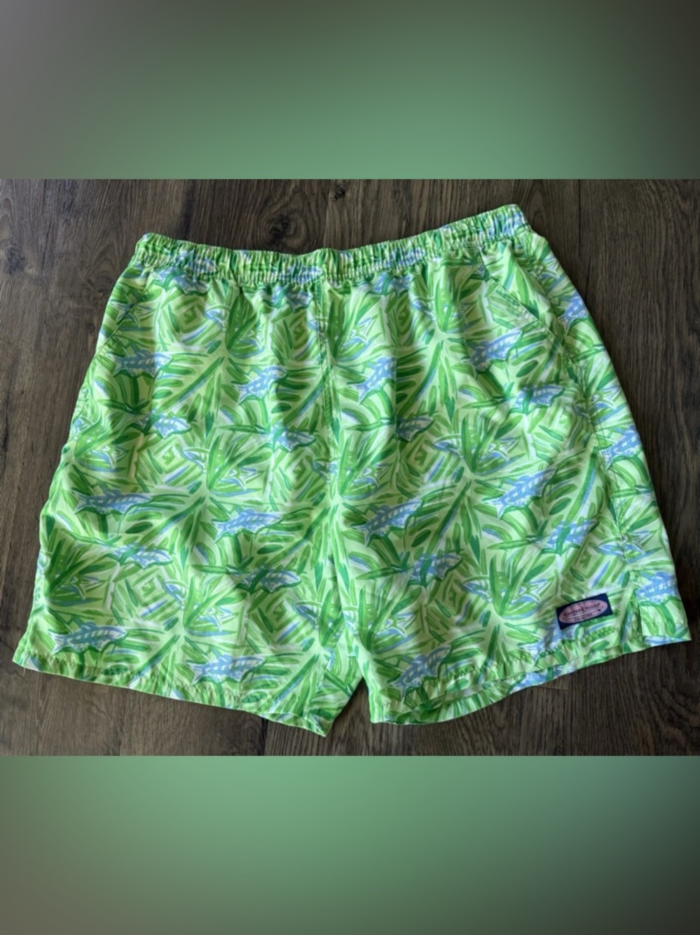 Vineyard Vines Men’s Green Floral Fish Lined Chappy Swim Trunks Shorts Size XL